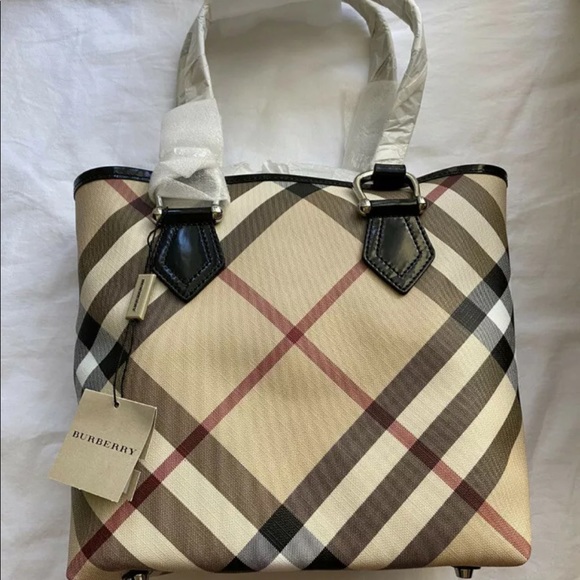 Burberry Handbags - BNWT Authentic Burberry tote bag.